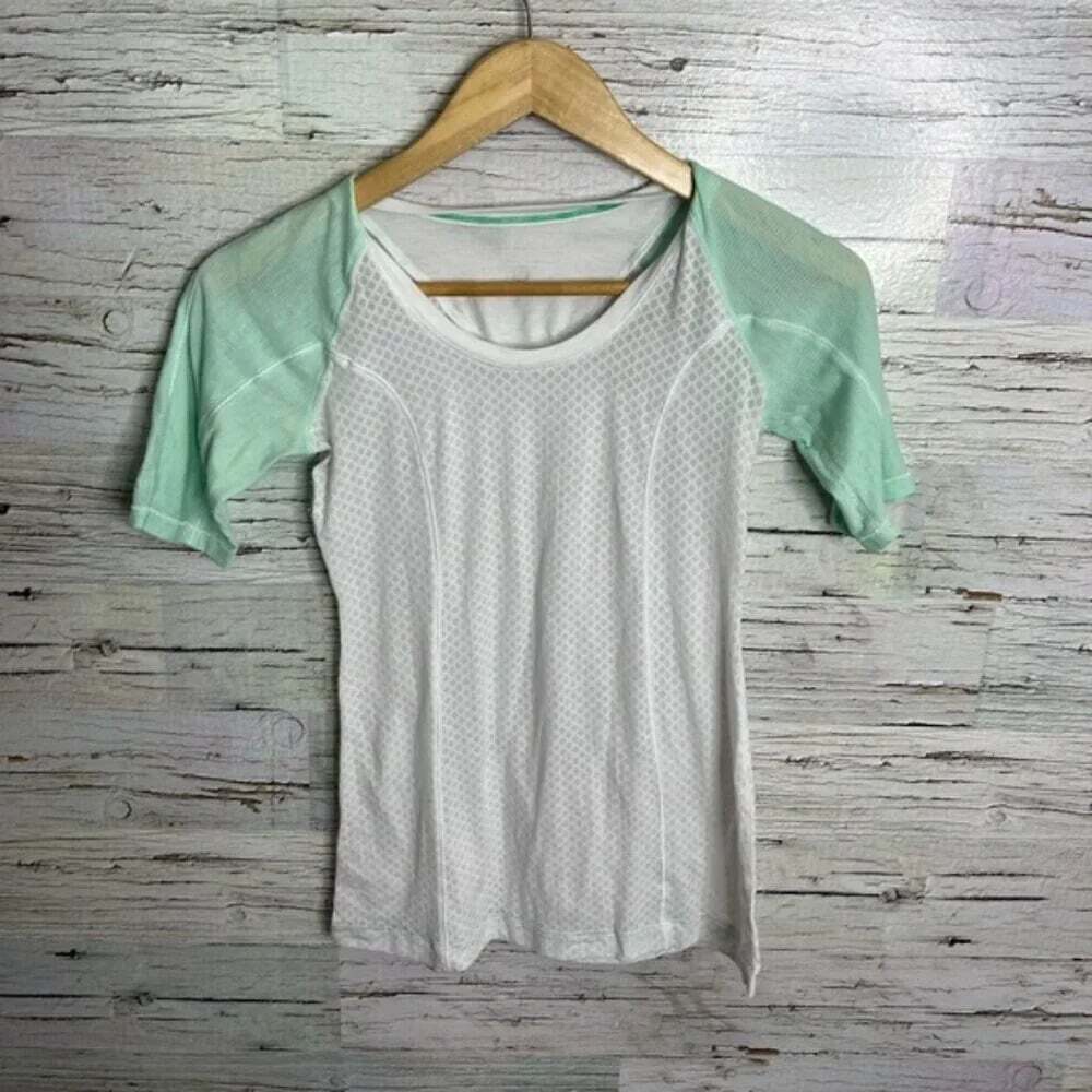 Lululemon white green tee shirt athletic  size 4